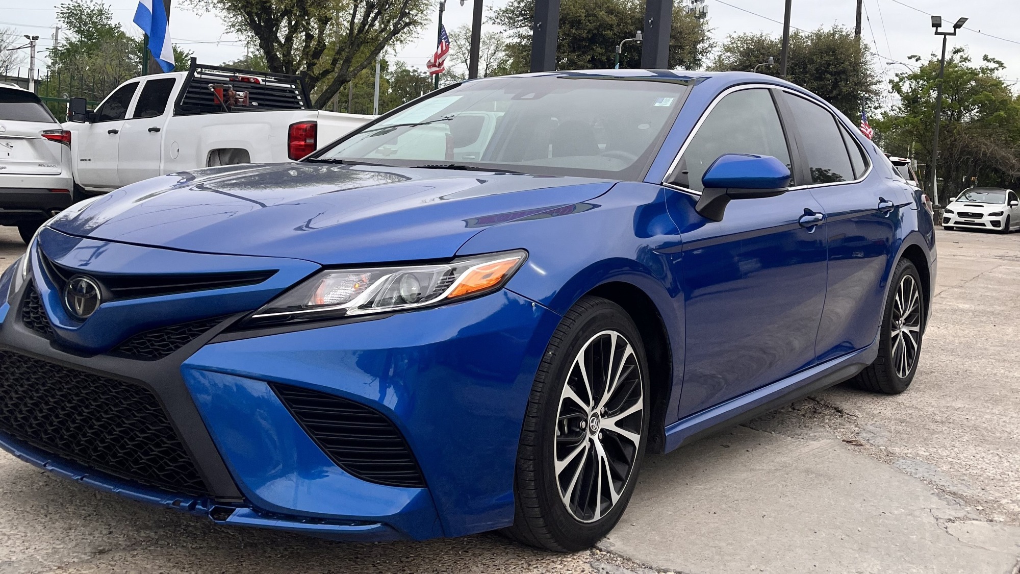 photo of 2020 Toyota Camry SE